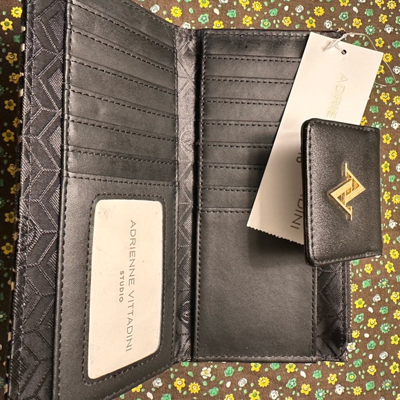 Adrienne Vittadini, NWT Wallet, Mettalic - Picture 6 of 15